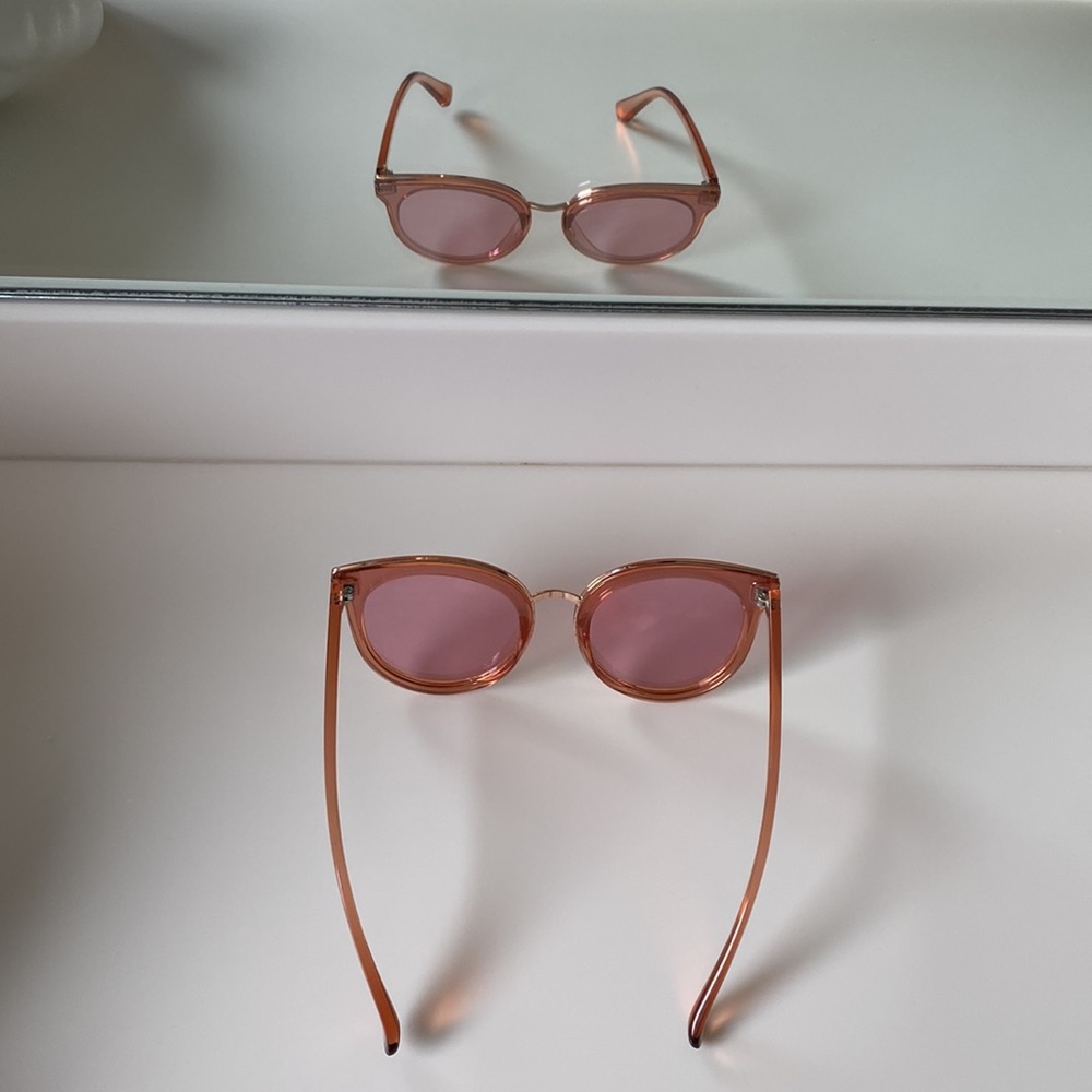 2 FUN Tinted Sunglasses & Case: KISS LIP Shape Wire Frame & Large Plastic Frame - Picture 5 of 10